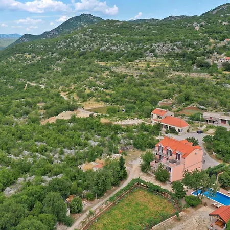 Three-bedroom In Rastovac