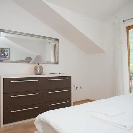 Vakantiehuis Three-bedroom In Rastovac